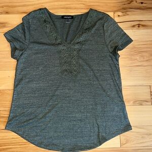 Cable & Gauge short sleeve embroidered top